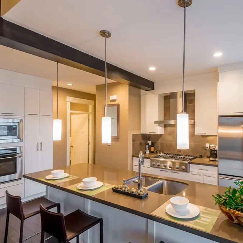 modern-kitchen-pendant-lighting-white-cabinets